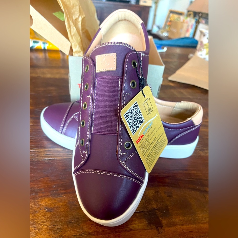 NWBT Spenco Orthopedic Casual Shoe size8